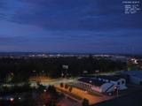 06 : 00
