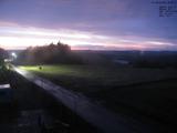 22 : 00