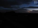 03 : 32
