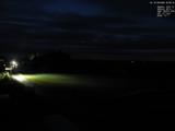 22 : 00