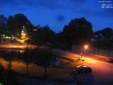 22 : 00