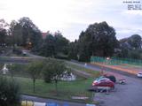 06 : 00