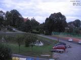 06 : 00