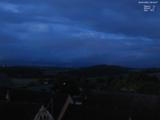 22 : 00