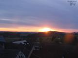 06 : 00