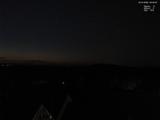03 : 32