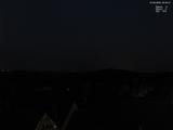 22 : 00